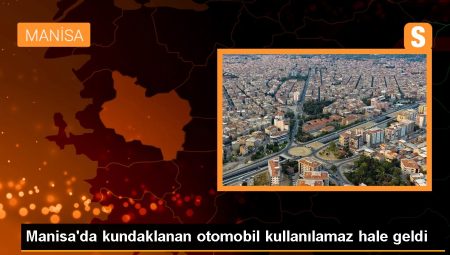 Manisa’da kundaklanan araba kullanılamaz hale geldi