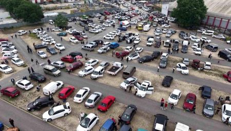 Bayram öncesi Bursa oto pazarında yoğunluk