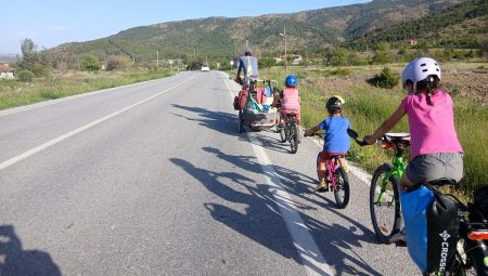 Fransız aile, bisikletle dünya çeşidi kapsamında Konya’ya ulaştı